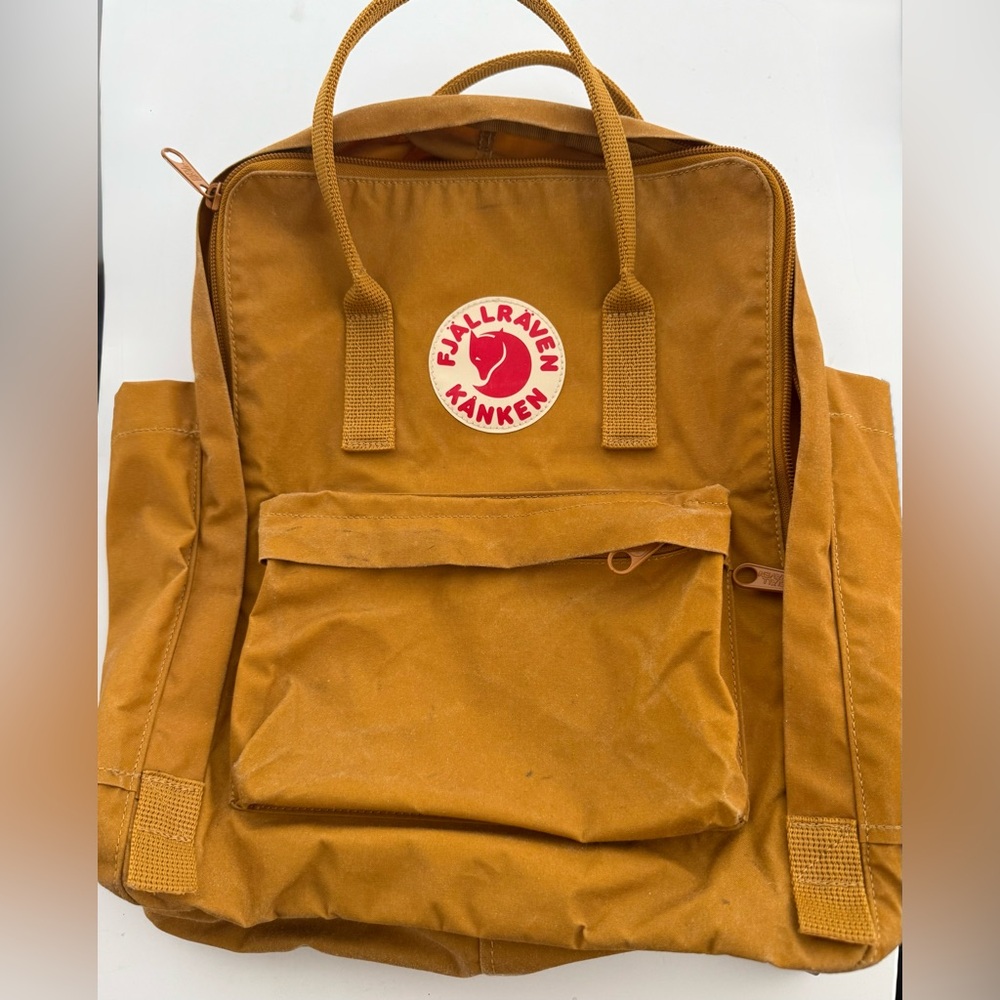 Fjallraven Kanken musted  colored backpack GUC